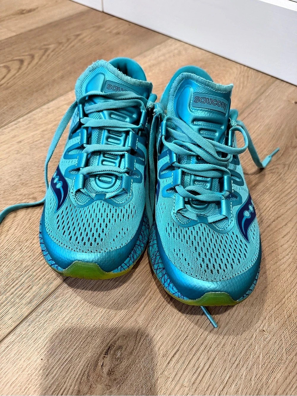 Saucony Freedom ISO Running Shoes (Blue/Citron) size 8.5 Women’s